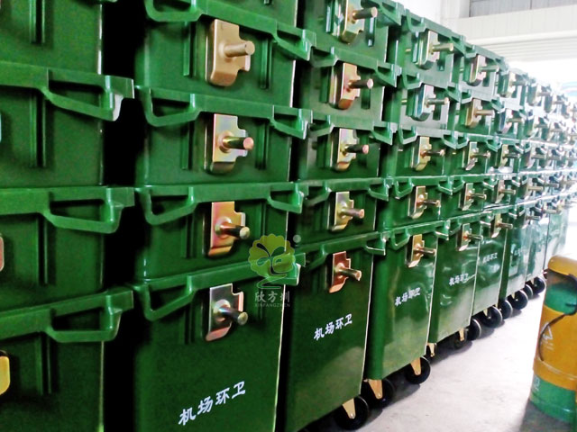 660升塑料垃圾桶容量大可上掛車(chē)機(jī)場(chǎng)環(huán)衛(wèi)就選它