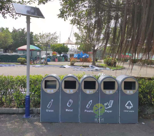 新款多分類果皮箱垃圾分類收集容器太陽(yáng)能供電，智能滿溢功能通過(guò)平臺(tái)遠(yuǎn)程終端提醒